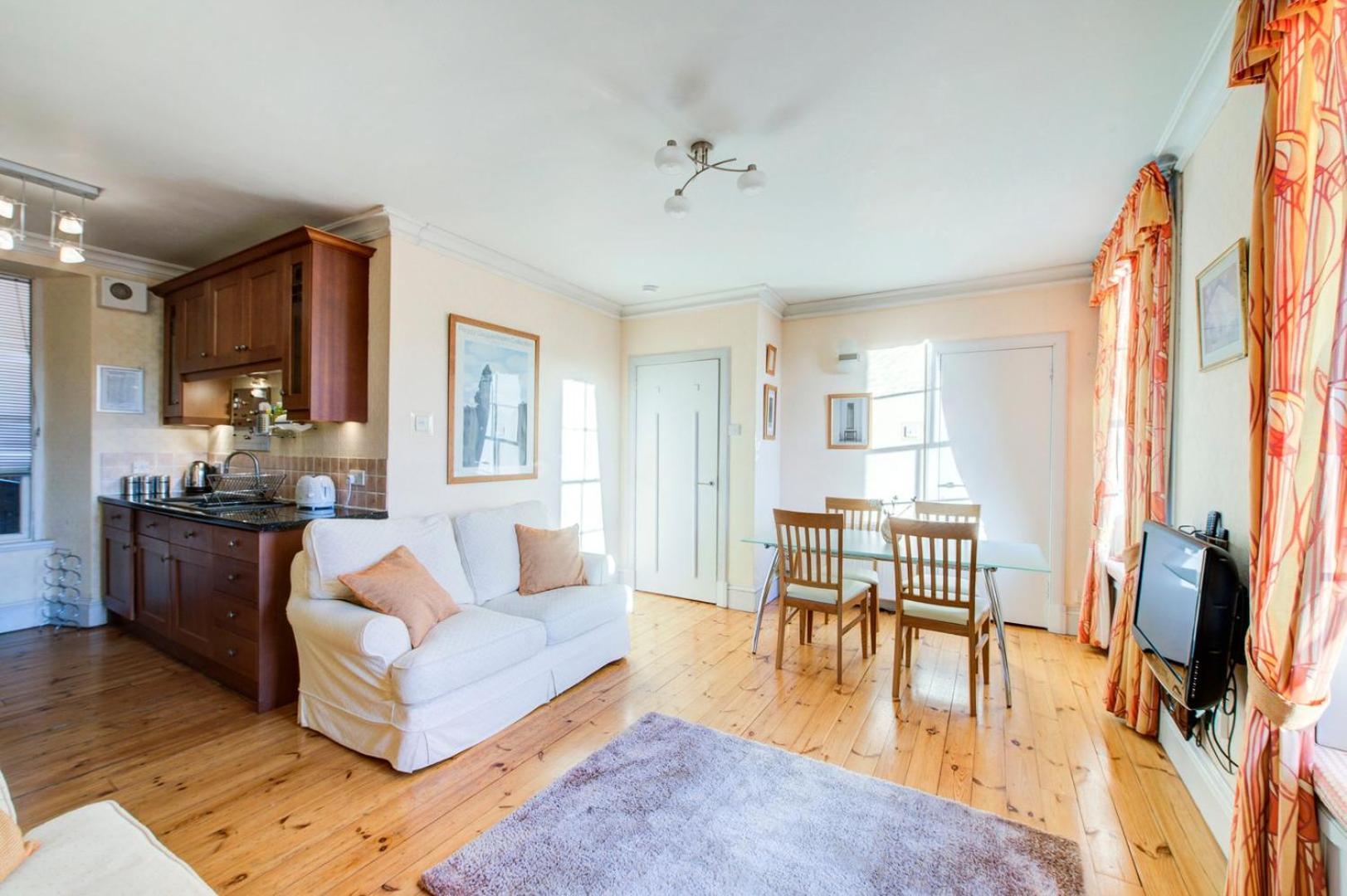 Guestready - Historic Edinburgh Old Town Apartment 외부 사진